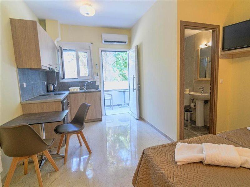 Varvaras Diamond Hotel プラタネス エクステリア 写真