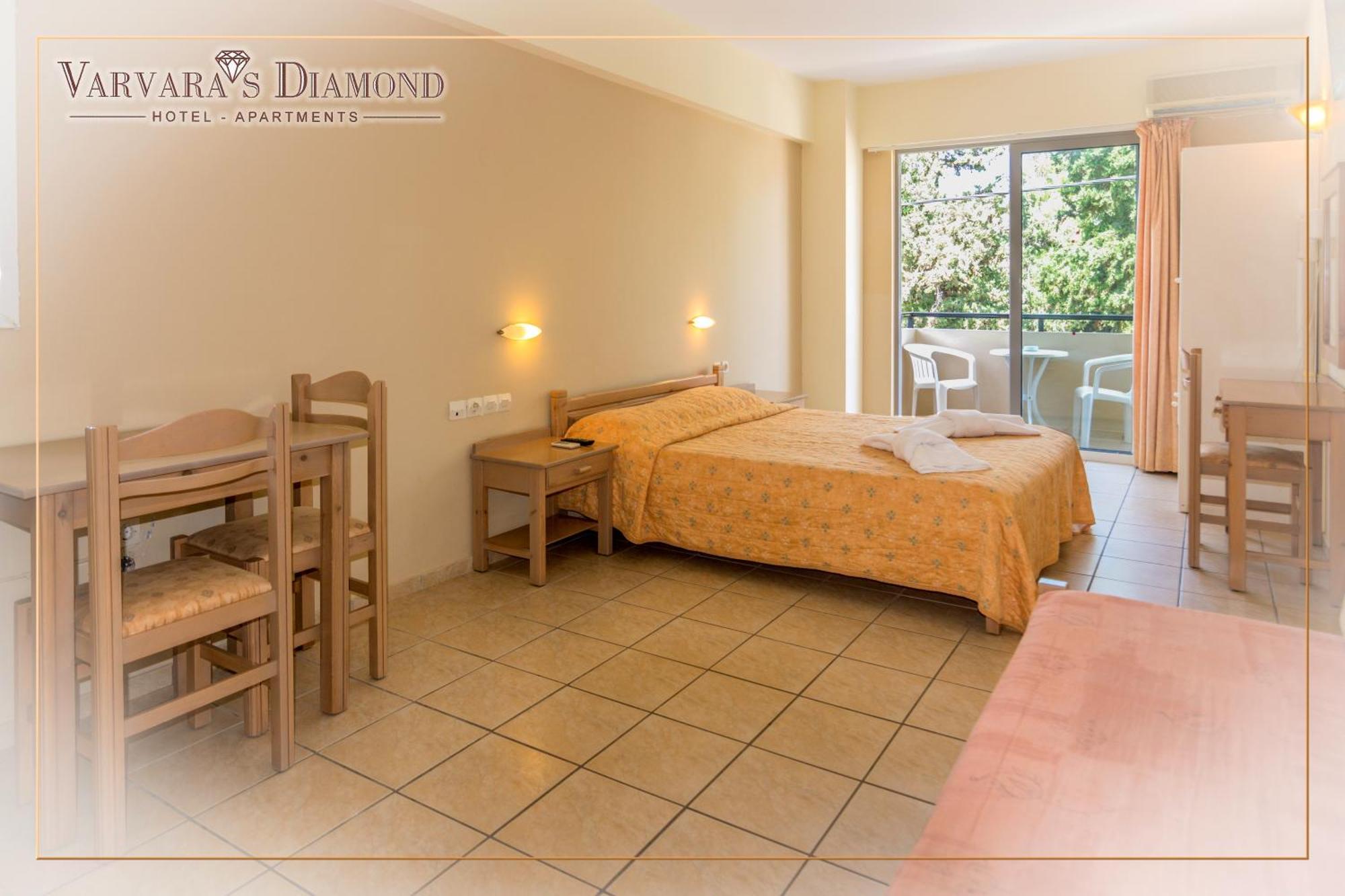 Varvaras Diamond Hotel プラタネス 部屋 写真